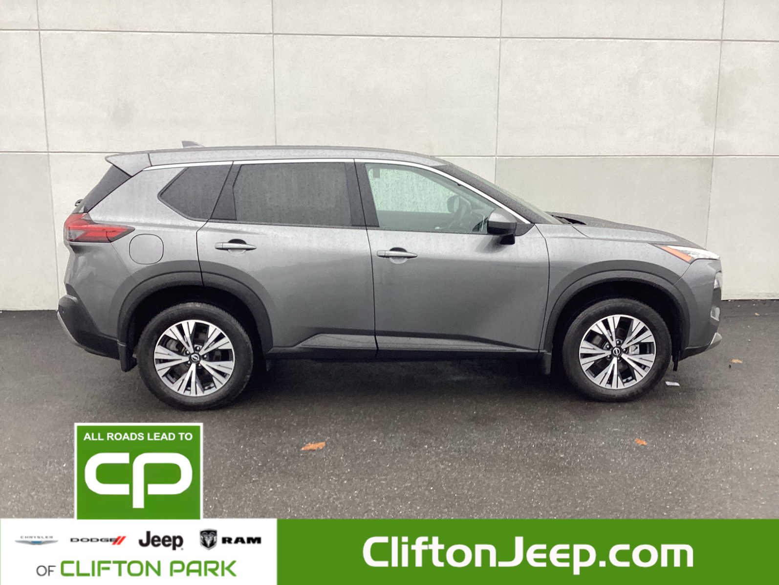 2023 Nissan Rogue SV photo 4