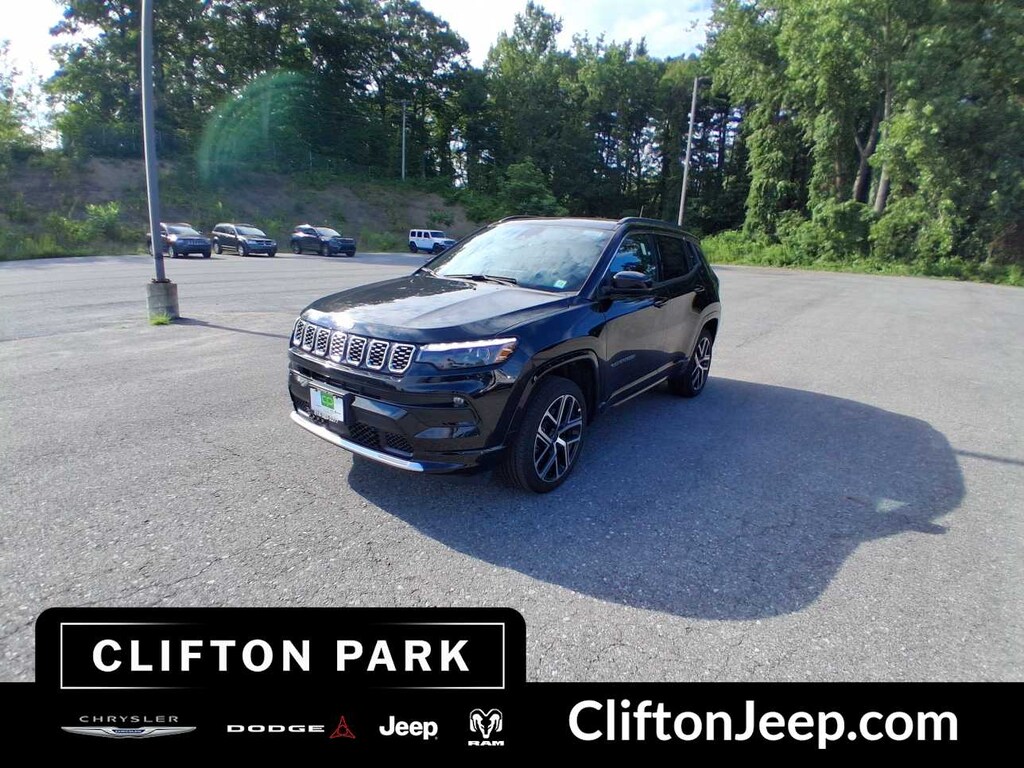 New 2026 Jeep Grand Cherokee LAREDO X 4X4 Sport Utility