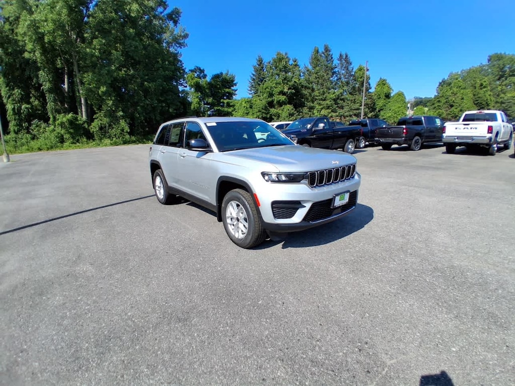 New 2026 Jeep Grand Cherokee LAREDO 4X4 Sport Utility