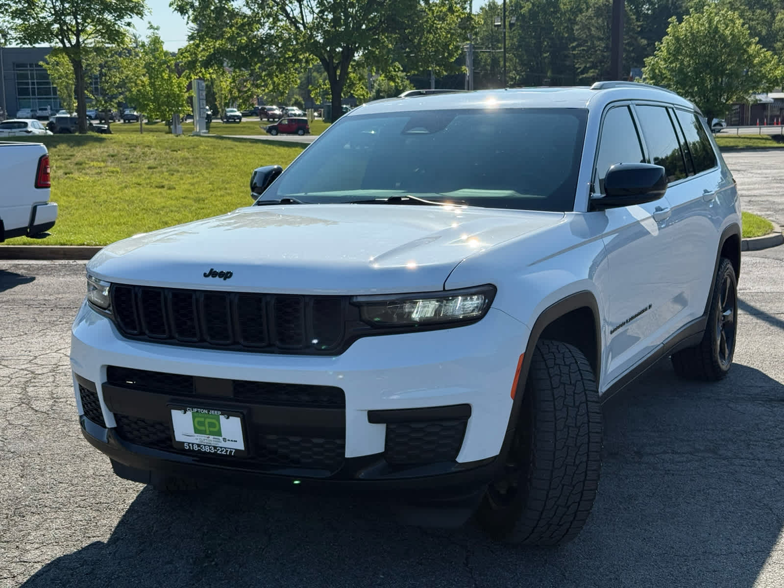 2022 Jeep Grand Cherokee Altitude photo 4