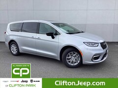 2026 Chrysler Pacifica SELECT Passenger Van