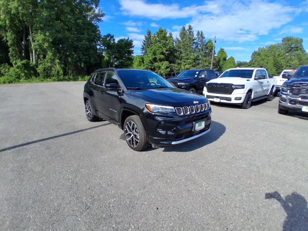 New 2026 Jeep Grand Cherokee LAREDO X 4X4 Sport Utility