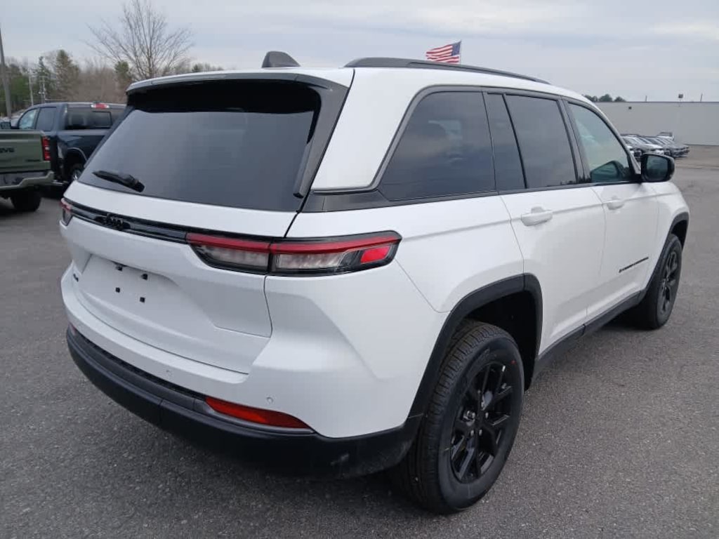 New 2026 Jeep Grand Cherokee LAREDO ALTITUDE 4X4 Sport Utility