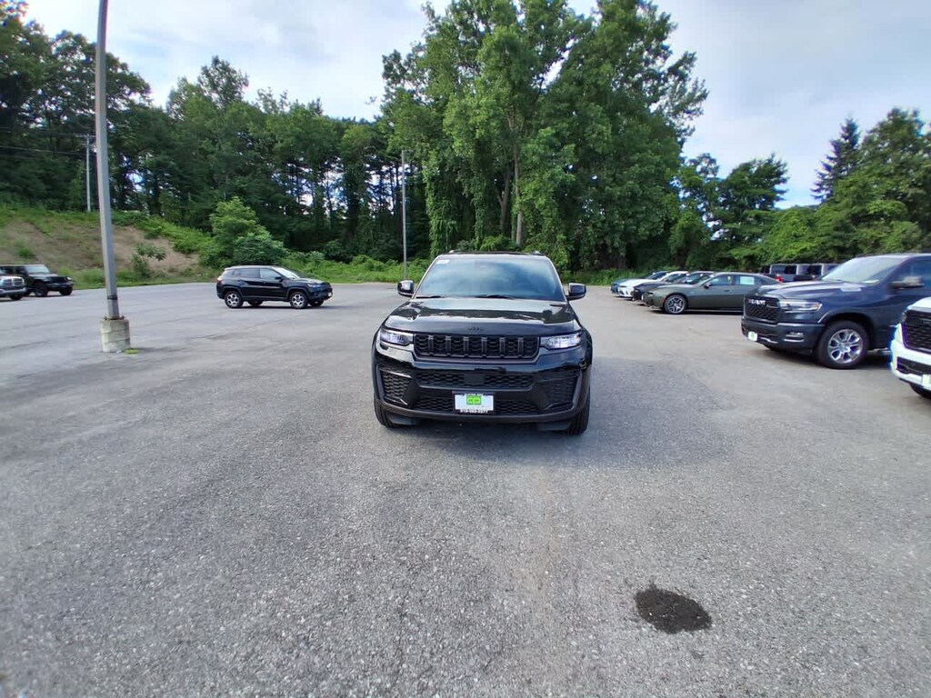 New 2026 Jeep Grand Cherokee LAREDO ALTITUDE 4X4 Sport Utility