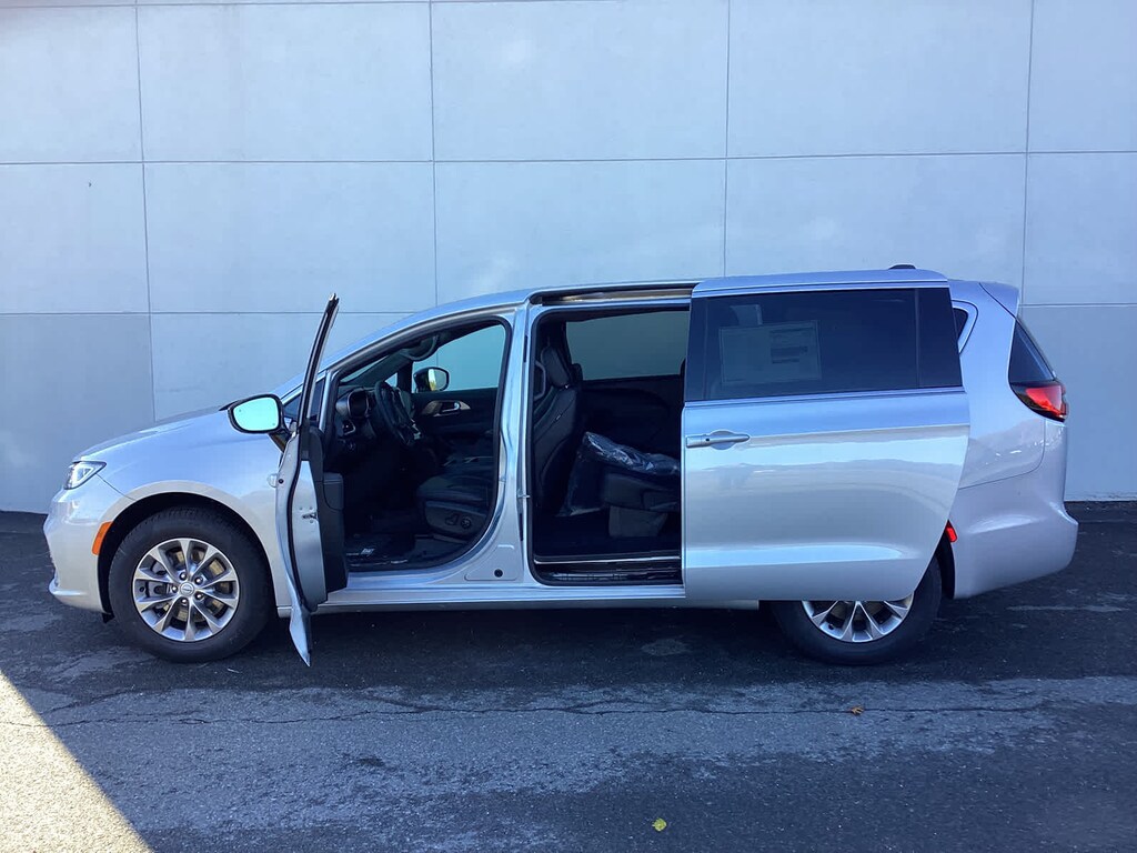 New 2026 Chrysler Pacifica SELECT AWD Passenger Van