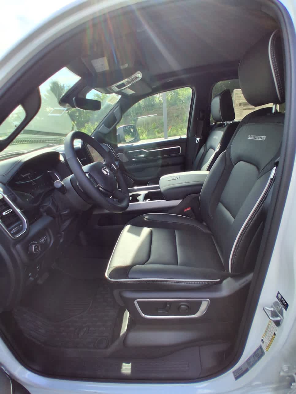 2026 RAM 1500 Laramie - Photo 10