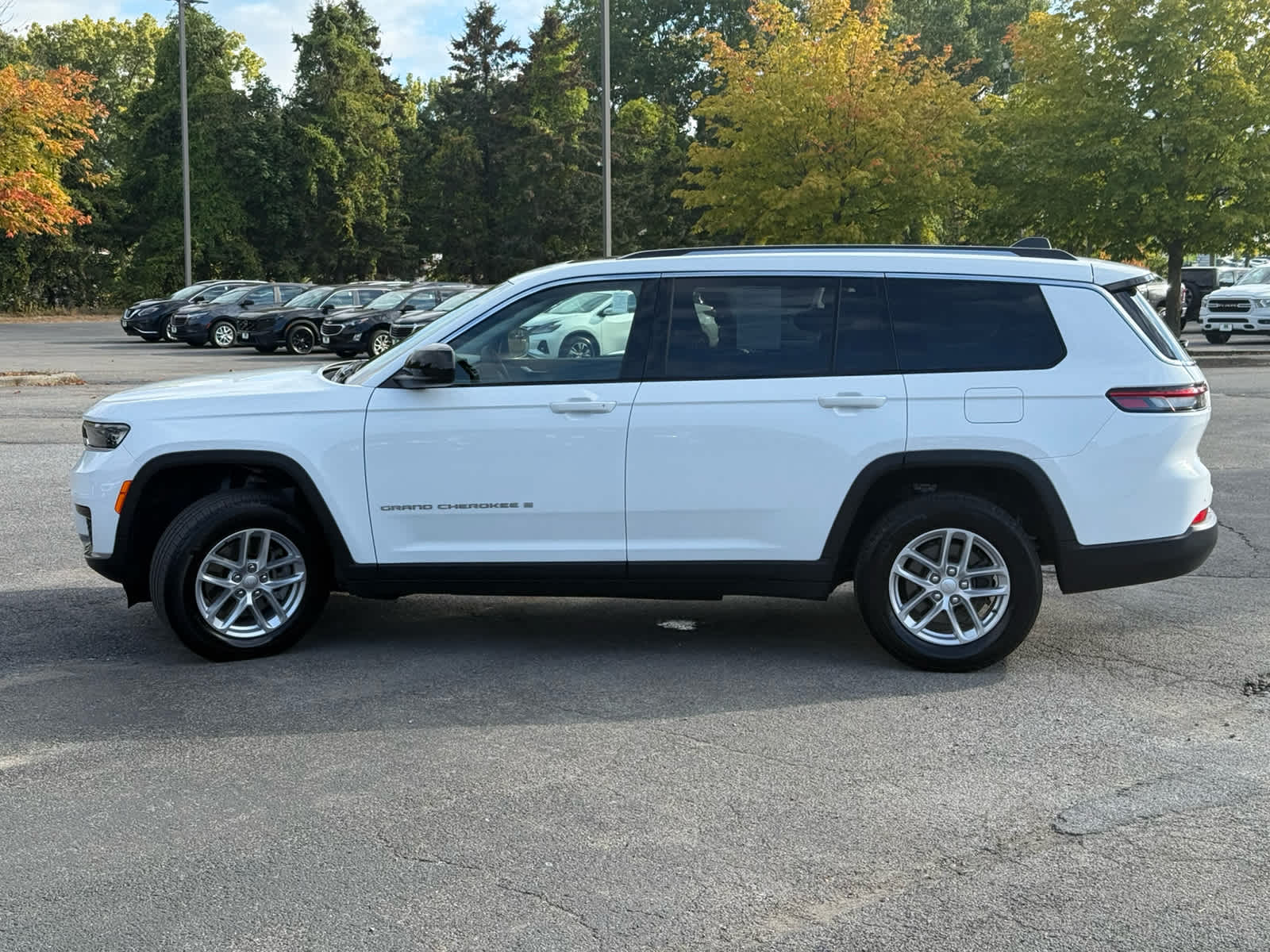 2023 Jeep Grand Cherokee Laredo Altitude photo 4