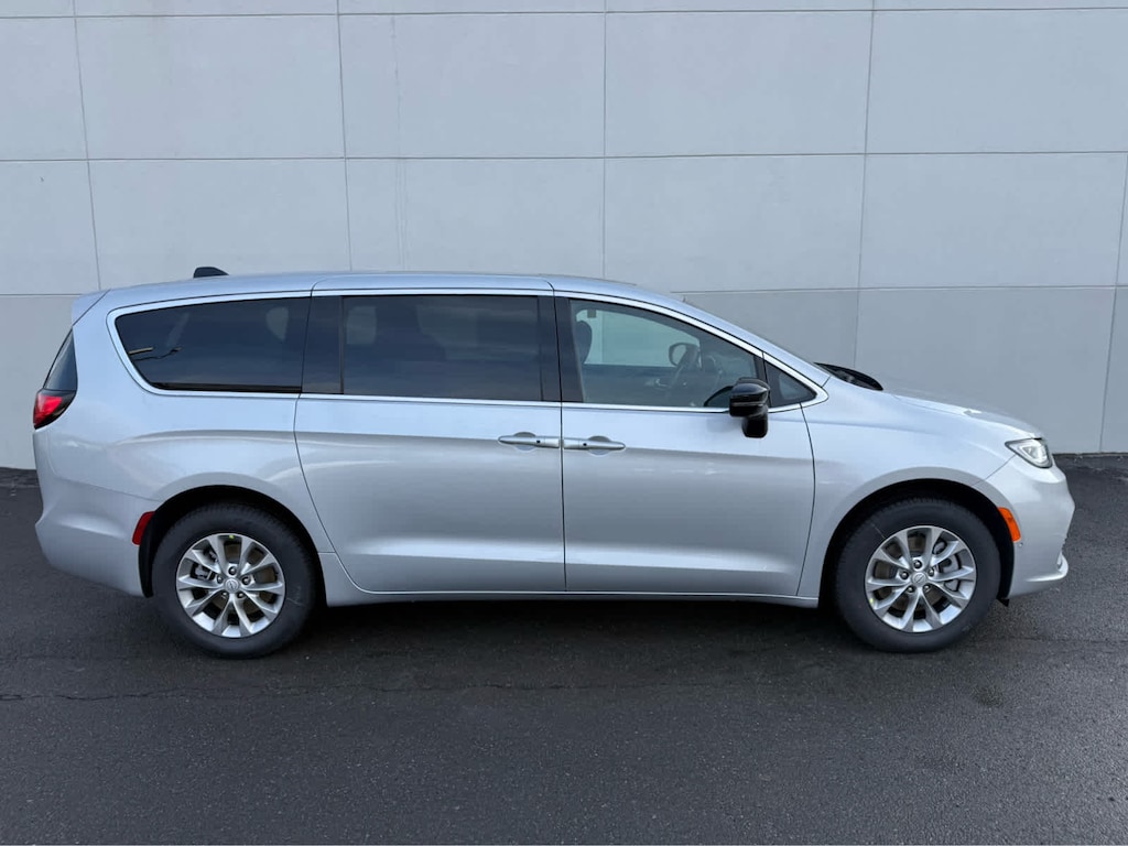 New 2026 Chrysler Pacifica LIMITED AWD Passenger Van
