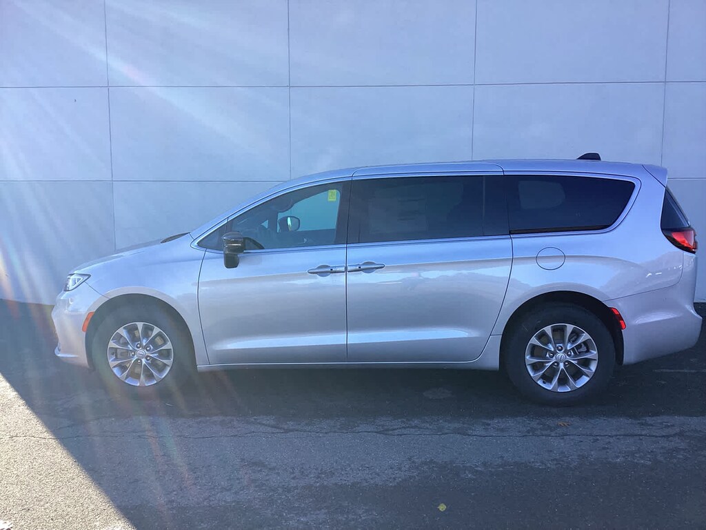 New 2026 Chrysler Pacifica SELECT AWD Passenger Van