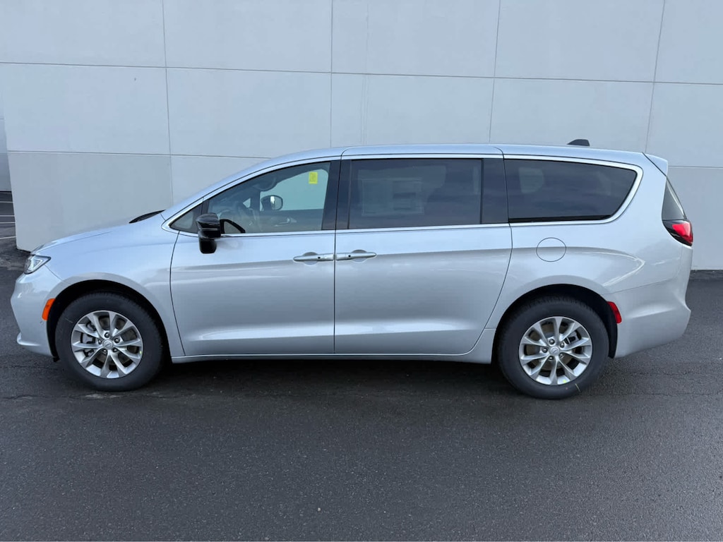 New 2026 Chrysler Pacifica LIMITED AWD Passenger Van