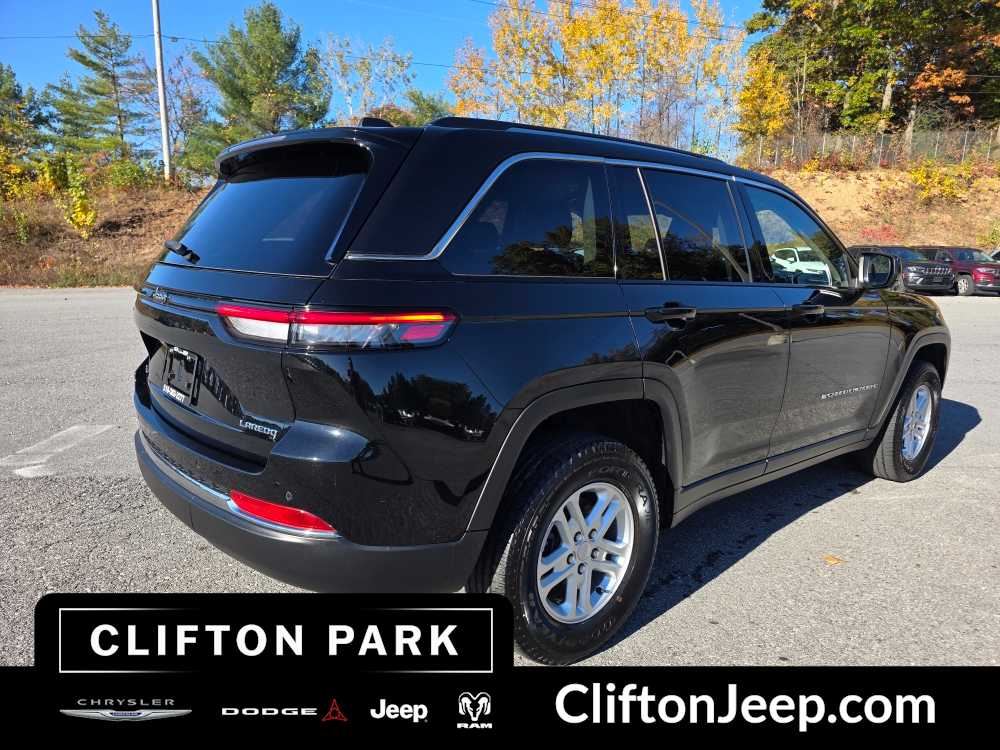 Used 2023 Jeep Grand Cherokee Laredo 4x4