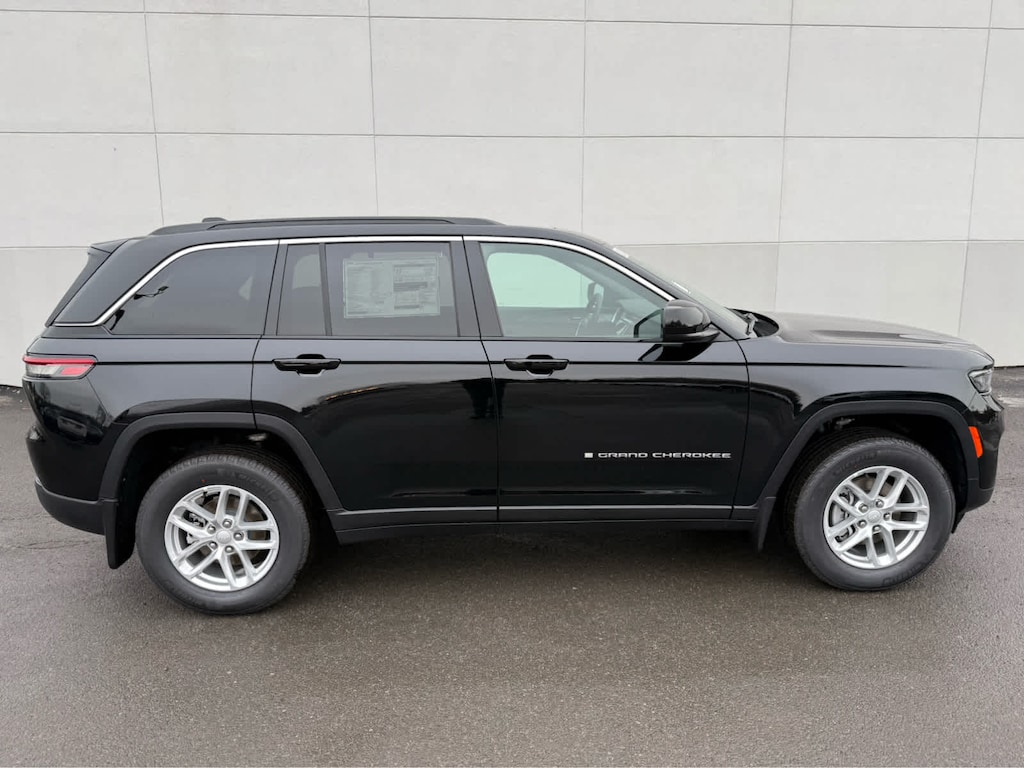 New 2025 Jeep Grand Cherokee LAREDO X 4X4 Sport Utility