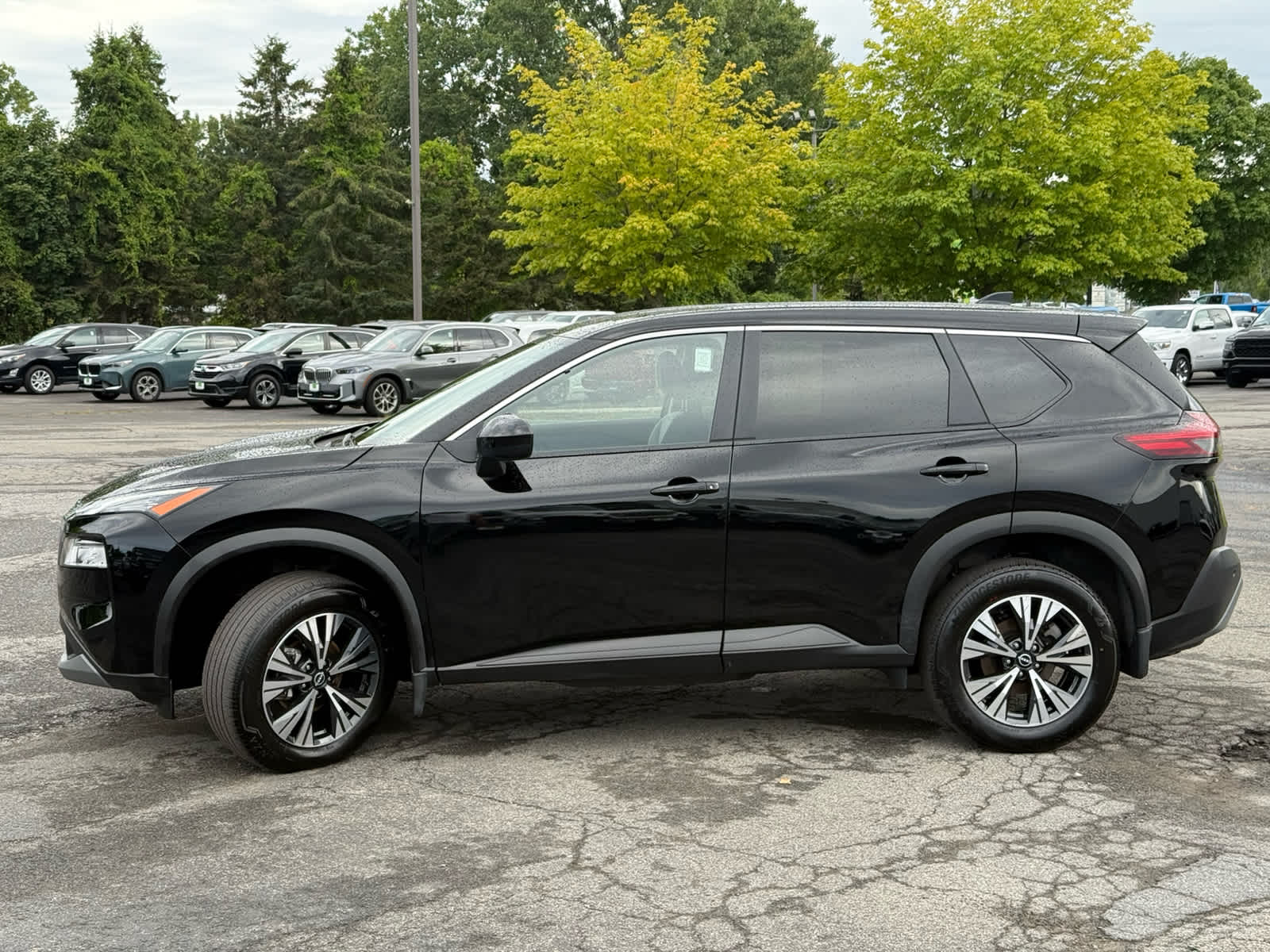 2023 Nissan Rogue SV photo 4