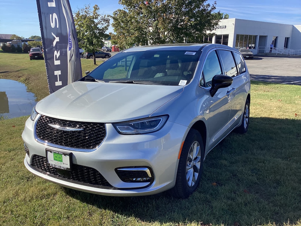 New 2026 Chrysler Pacifica SELECT AWD Passenger Van