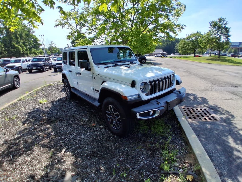New 2026 Jeep Wrangler 4-DOOR SAHARA Sport Utility