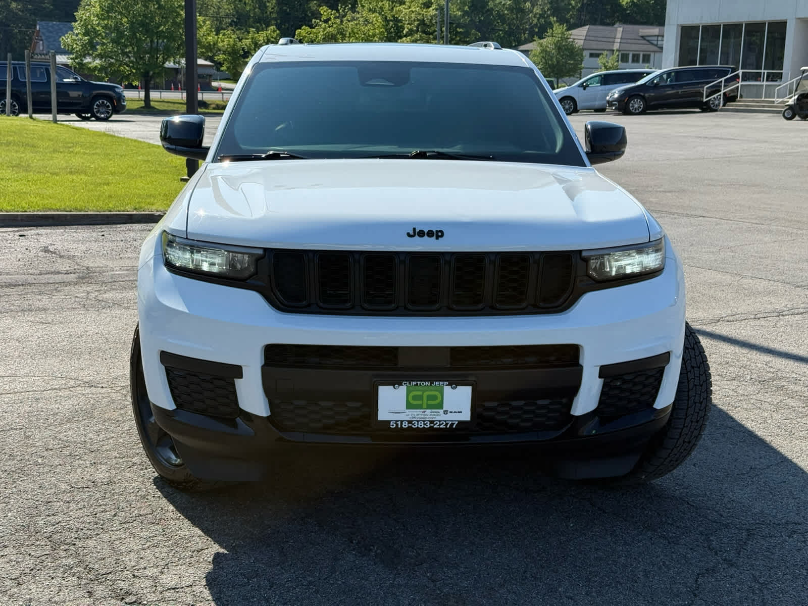 2022 Jeep Grand Cherokee Altitude photo 3