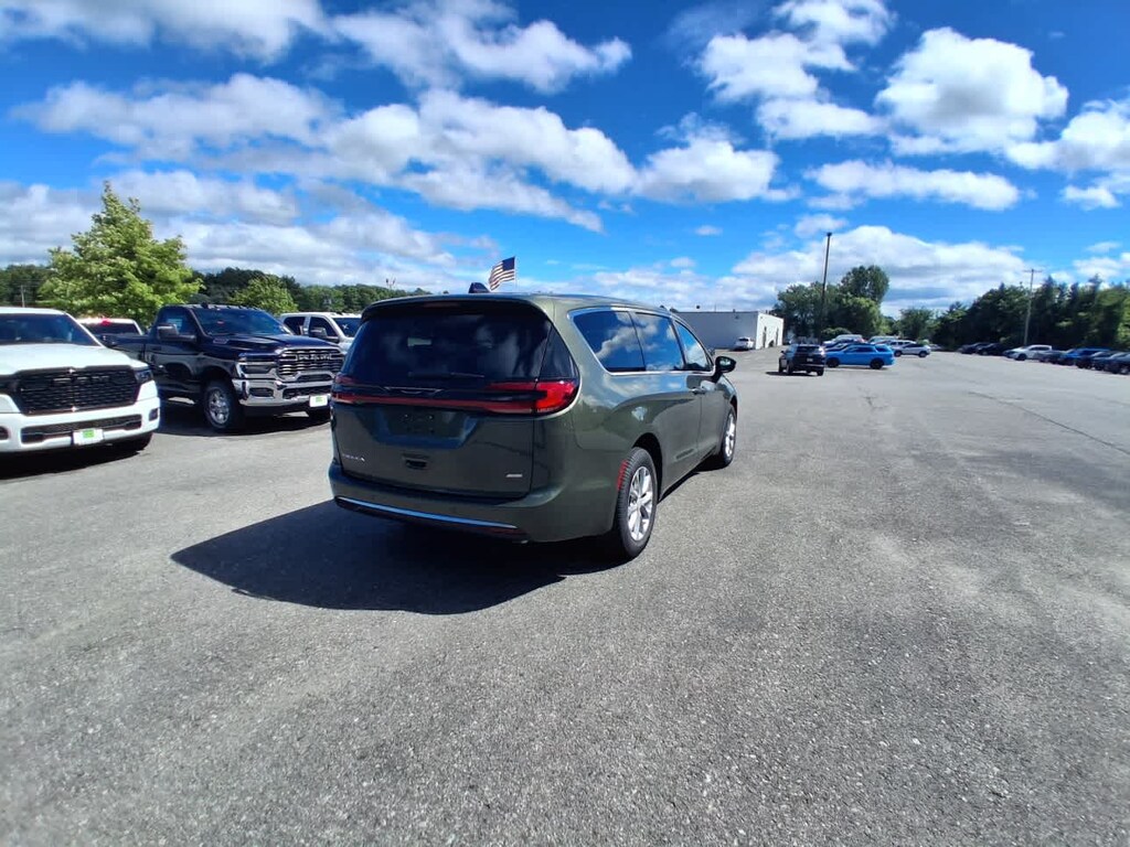 New 2027 Chrysler Pacifica SELECT AWD Passenger Van