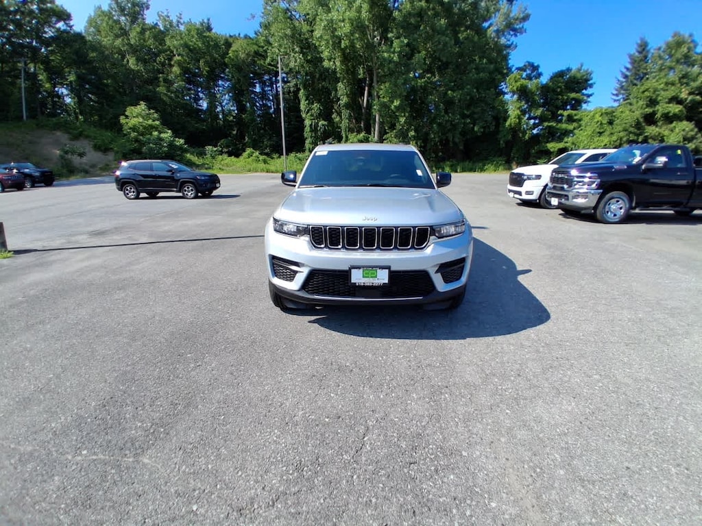 New 2026 Jeep Grand Cherokee LAREDO 4X4 Sport Utility