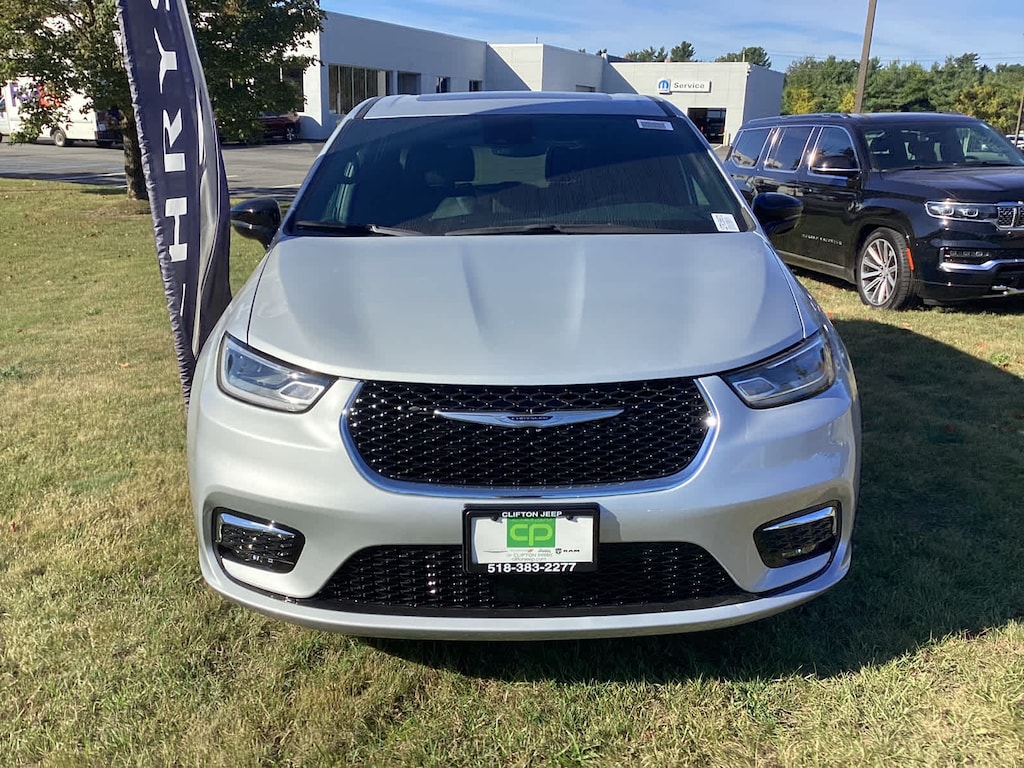 New 2026 Chrysler Pacifica SELECT AWD Passenger Van