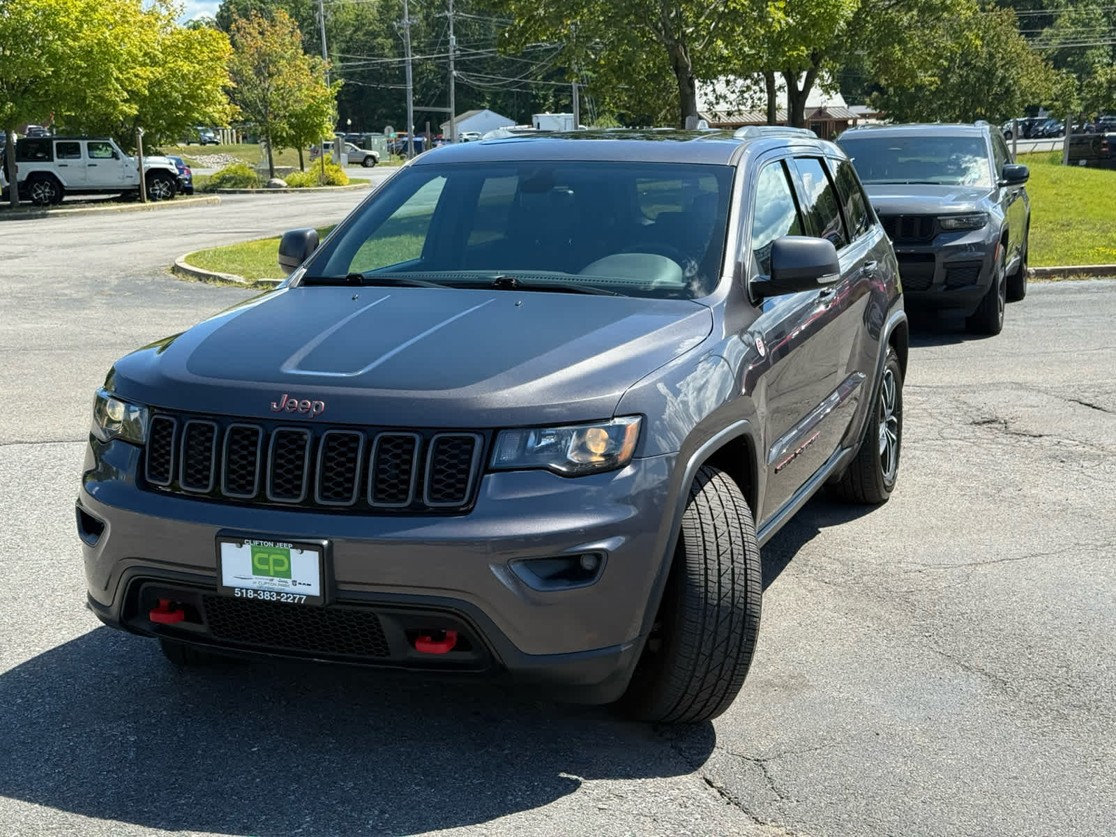 2021 Jeep Grand Cherokee Trailhawk photo 2