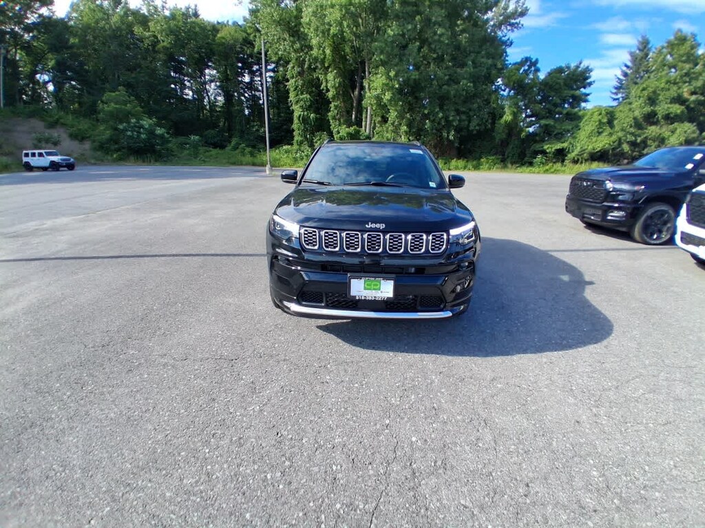 New 2026 Jeep Grand Cherokee LAREDO X 4X4 Sport Utility