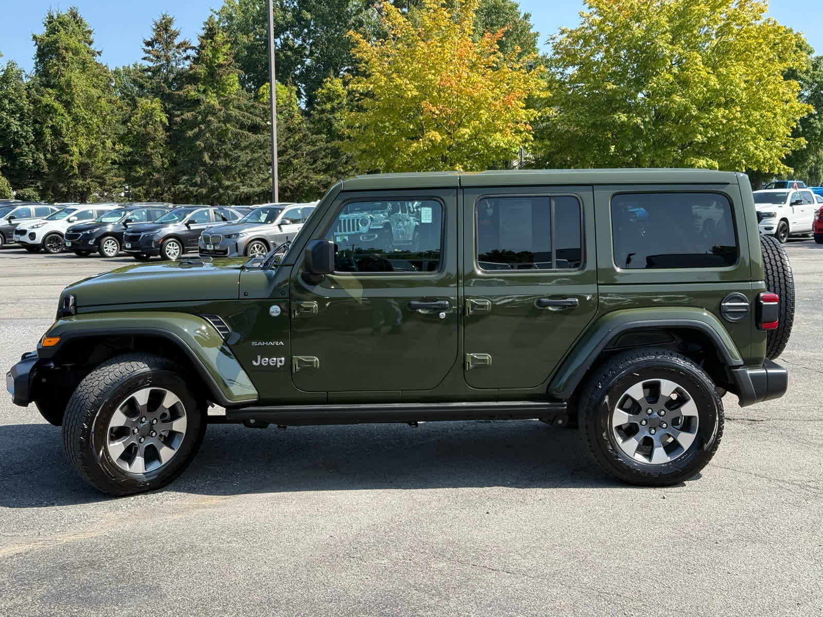 2023 Jeep Wrangler Sahara photo 4
