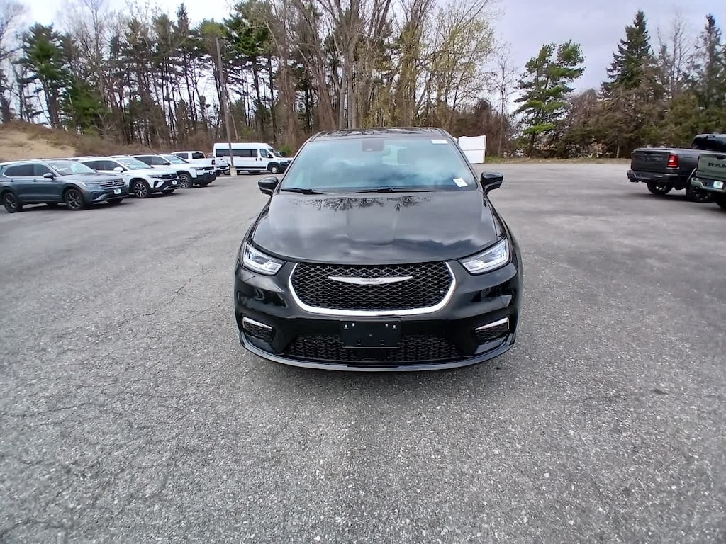 New 2026 Chrysler Pacifica SELECT Passenger Van