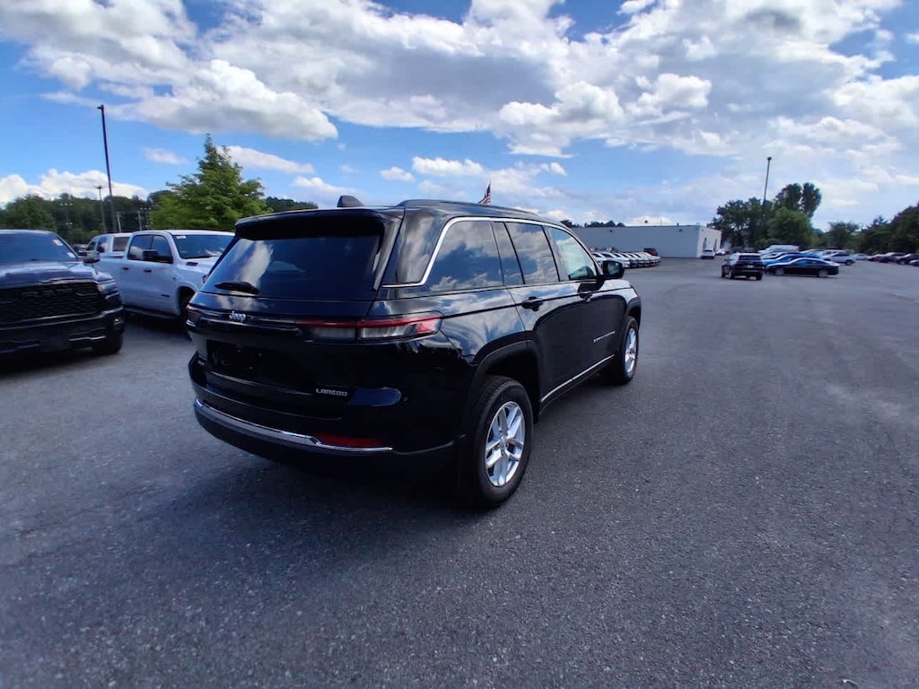 New 2026 Jeep Grand Cherokee LAREDO 4X4 Sport Utility