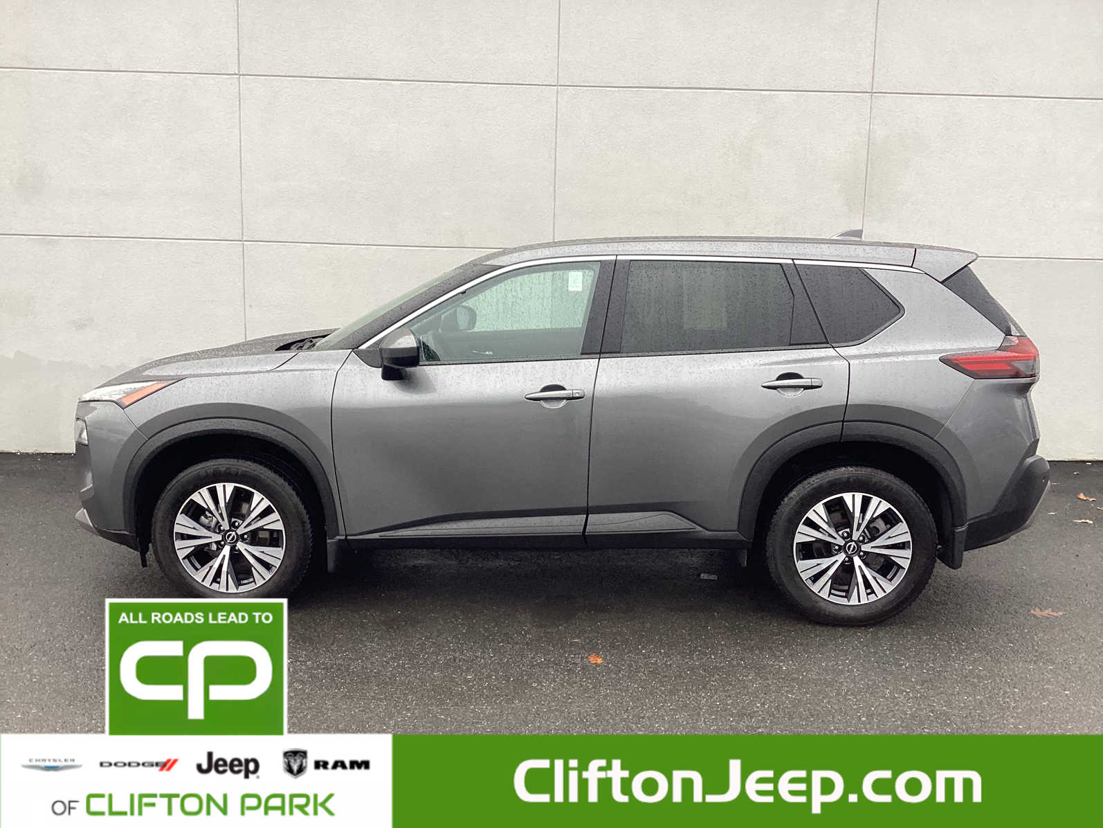 2023 Nissan Rogue SV photo 3