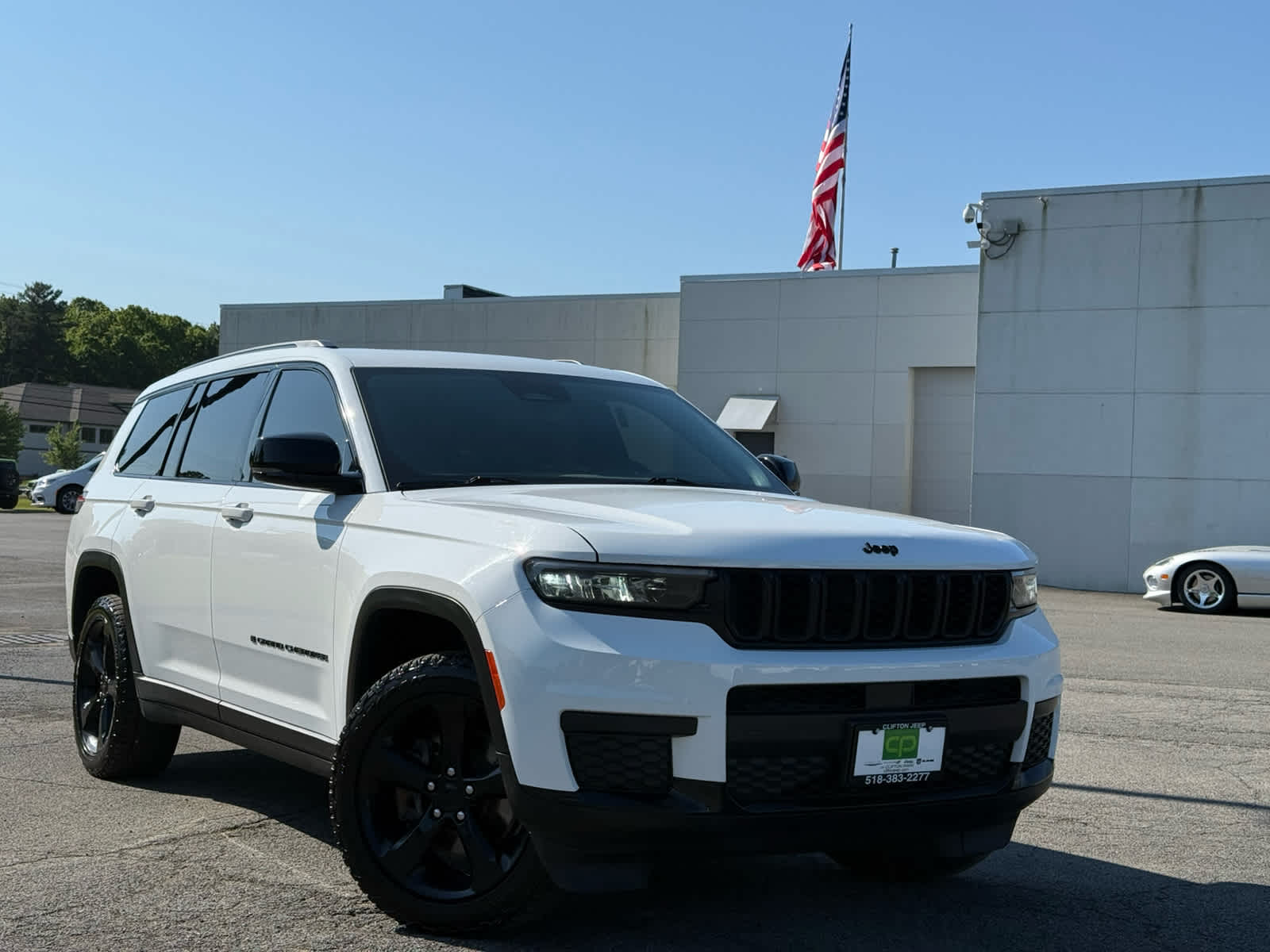 2022 Jeep Grand Cherokee Altitude photo 2