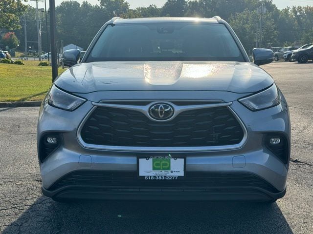 Used 2022 Toyota Highlander XLE with VIN 5TDHZRBH8NS182647 for sale in Clifton Park, NY