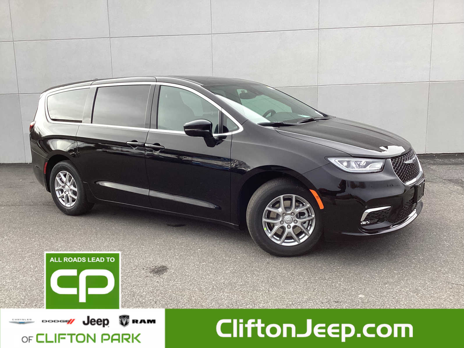 2026 Chrysler Pacifica Select's photo