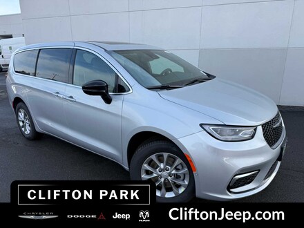 2026 Chrysler Pacifica LIMITED AWD Passenger Van