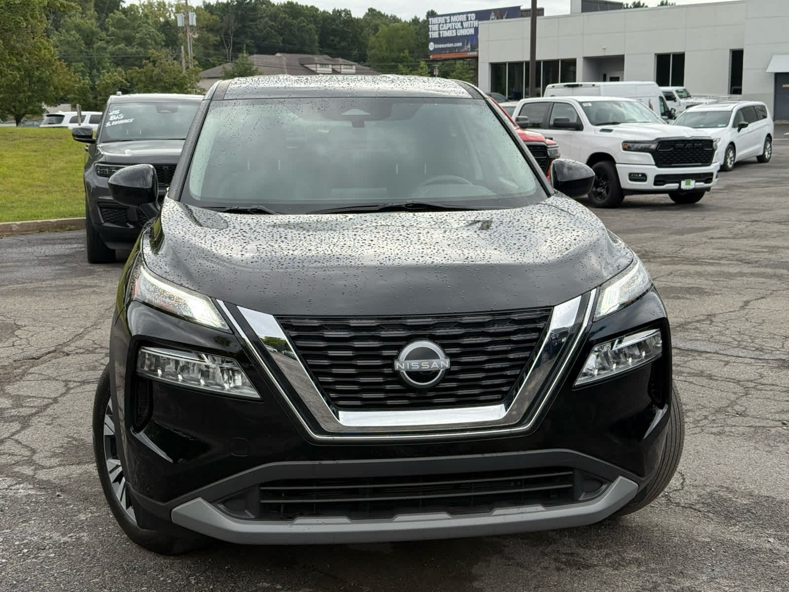 2023 Nissan Rogue SV photo 2