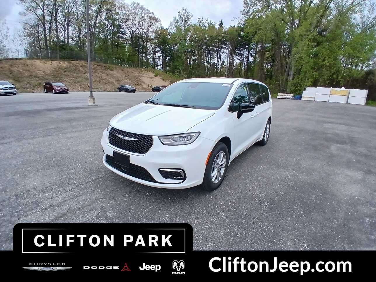 2026 Chrysler Pacifica Select AWD's photo