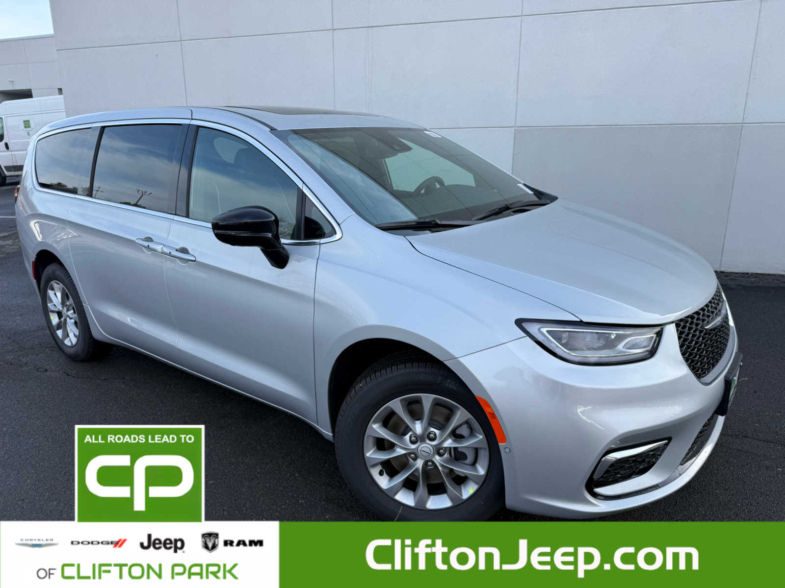 2026 Chrysler Pacifica Limited's photo