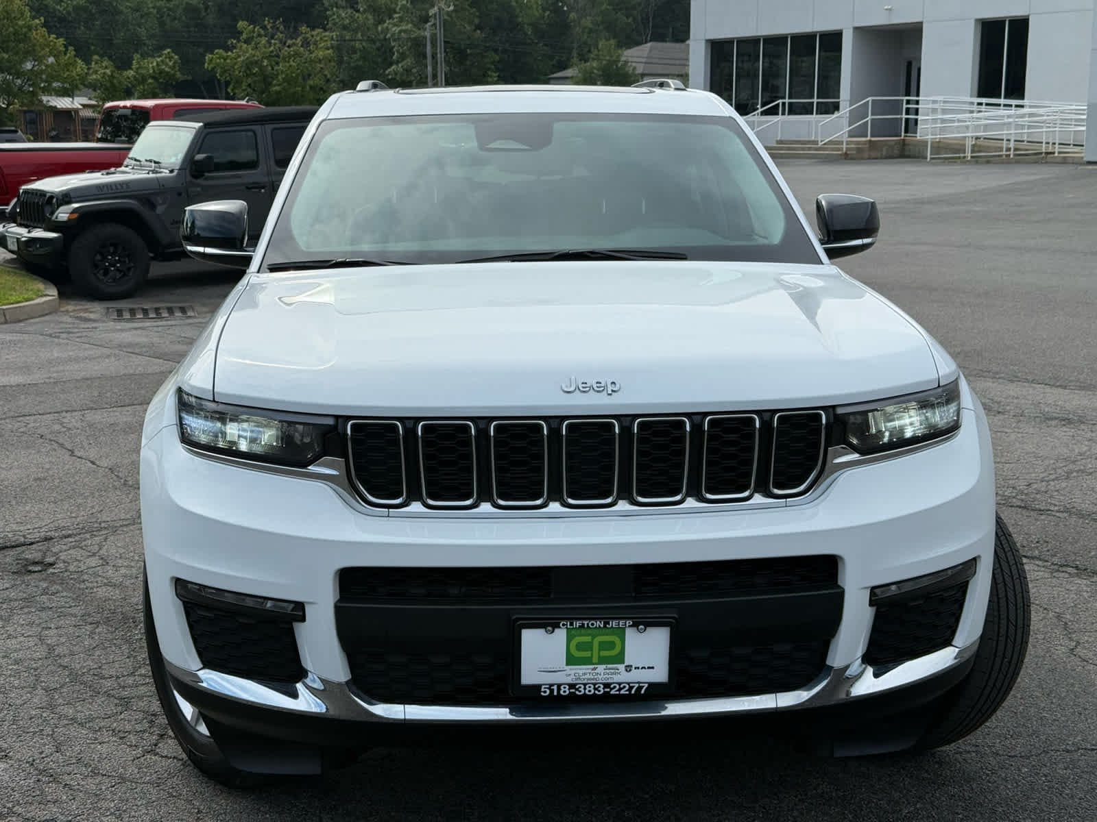 2022 Jeep Grand Cherokee Limited photo 2