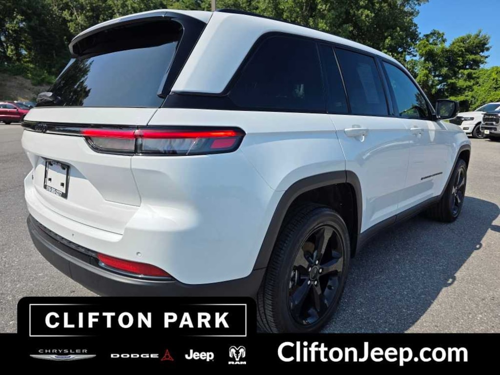 Used 2023 Jeep Grand Cherokee Altitude 4x4