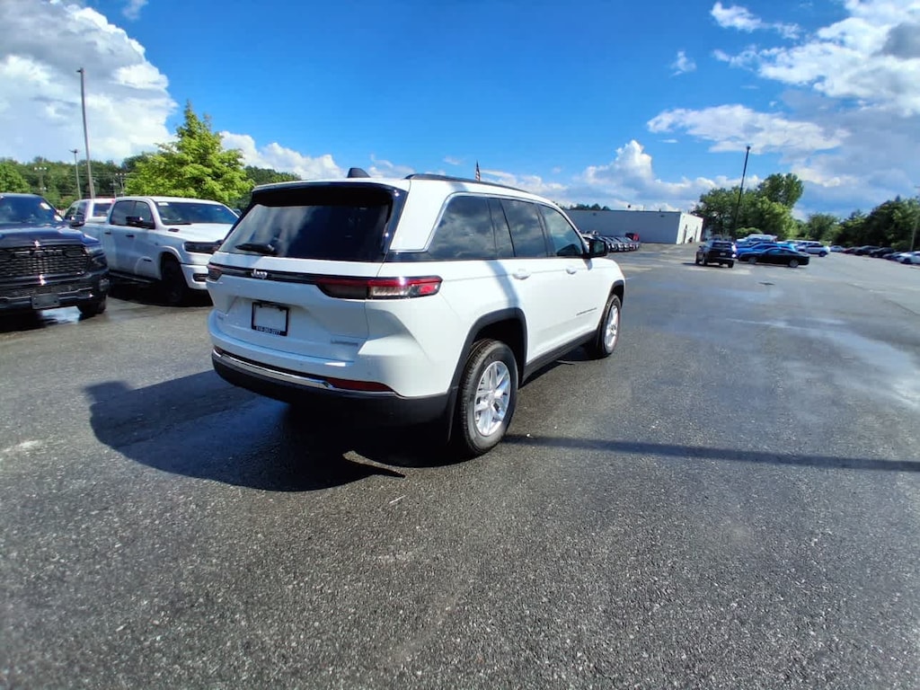 New 2026 Jeep Grand Cherokee LAREDO X 4X4 Sport Utility