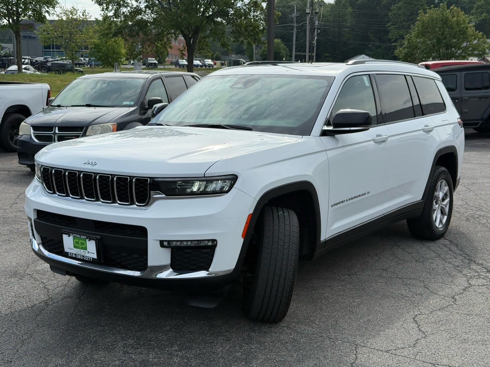 2022 Jeep Grand Cherokee Limited photo 3