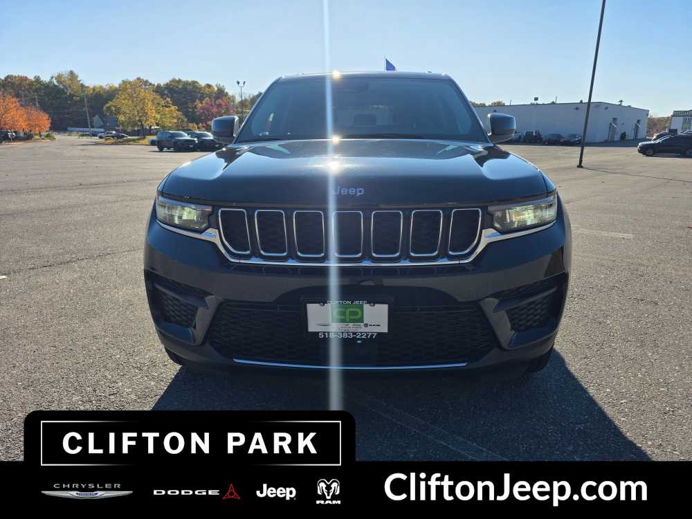 Used 2023 Jeep Grand Cherokee Laredo 4x4