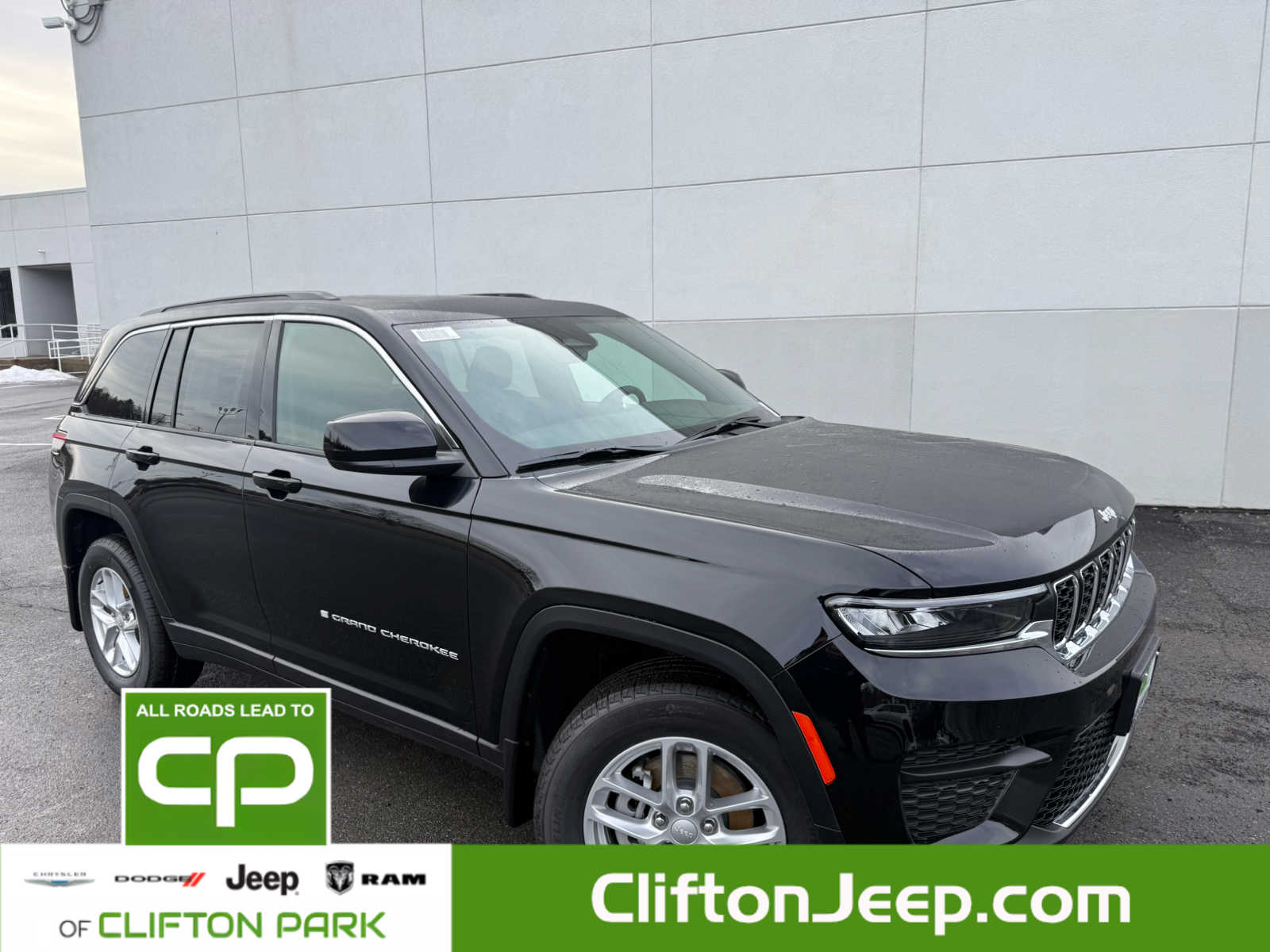 2025 Jeep Grand Cherokee Laredo's photo