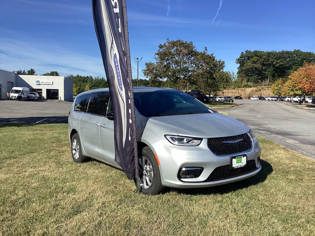 New 2026 Chrysler Pacifica SELECT AWD Passenger Van
