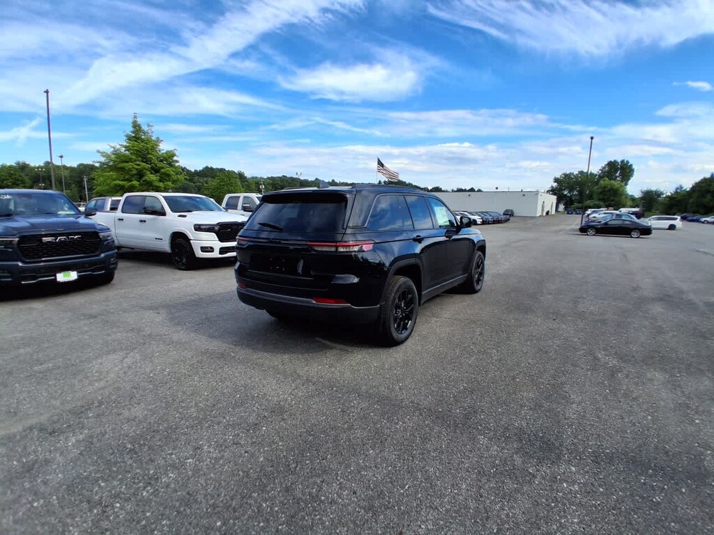 New 2026 Jeep Grand Cherokee LAREDO ALTITUDE 4X4 Sport Utility