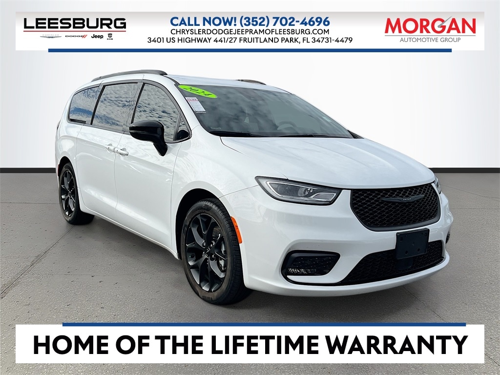 2024 Chrysler Pacifica Touring L's photo