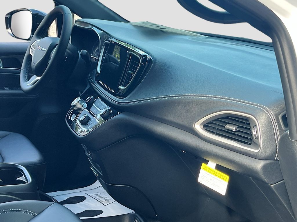 2026 Chrysler Pacifica Select - Photo 26