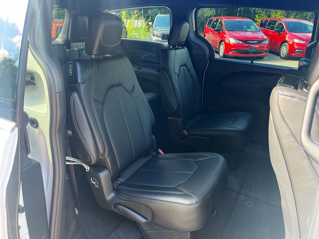 2026 Chrysler Pacifica Select - Photo 24
