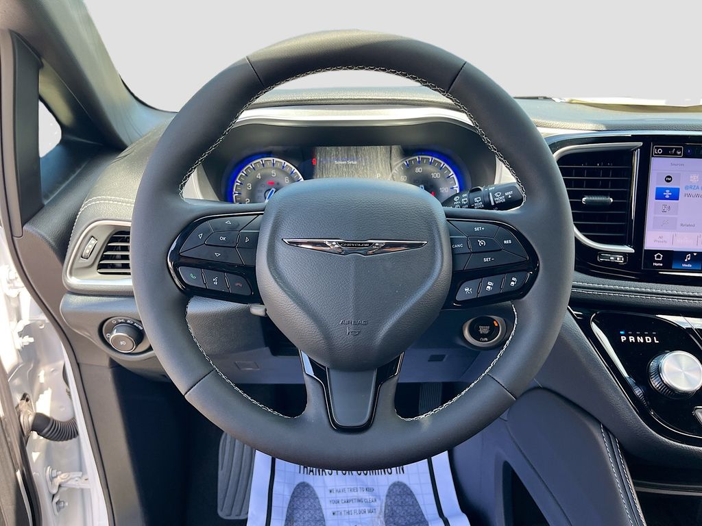 2026 Chrysler Pacifica Limited - Photo 11