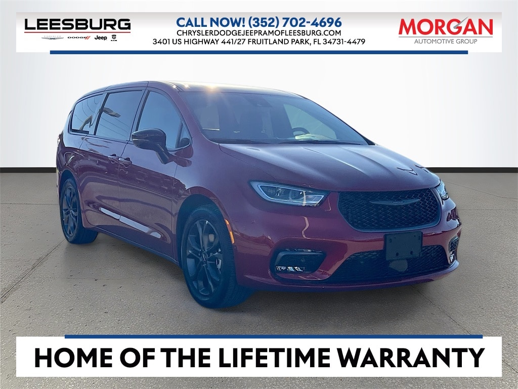 2026 Chrysler Pacifica Select's photo