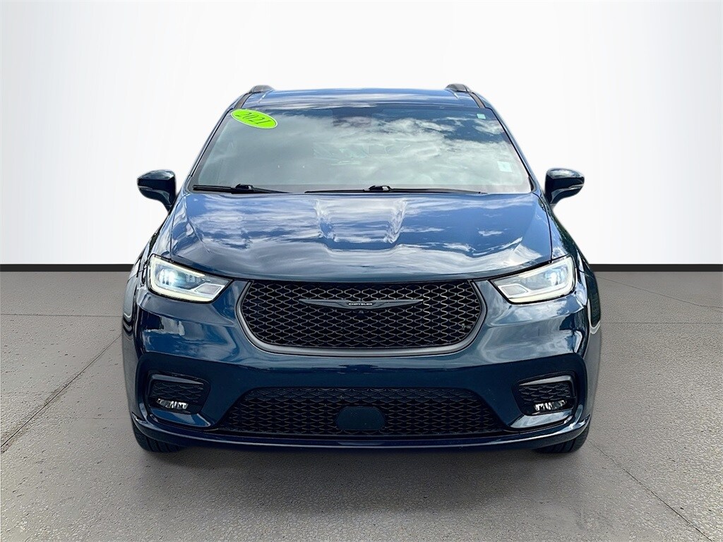 2021 Chrysler Pacifica Touring photo 2